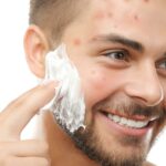 Smooth skin despite acne: the ideal shave for sensitive skin